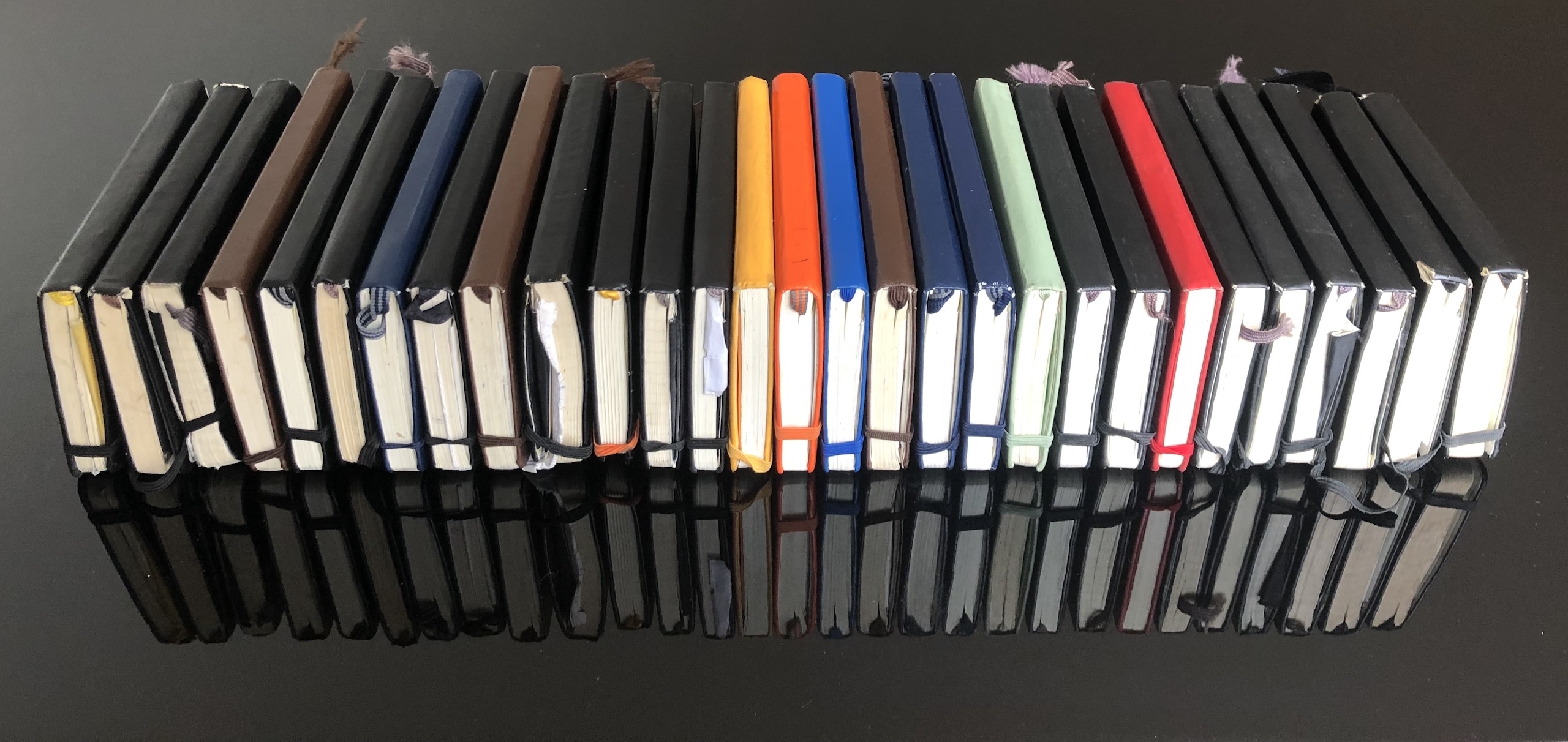 A row of A6-notebooks in different colours